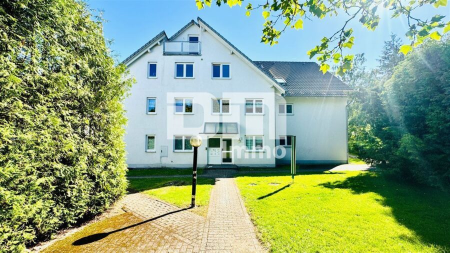 Gepflegte Maisonette Wohnung mit Studio 2x Balkon und PKW Stellplatz in Traumlage - Außenanlage Wohnanlage